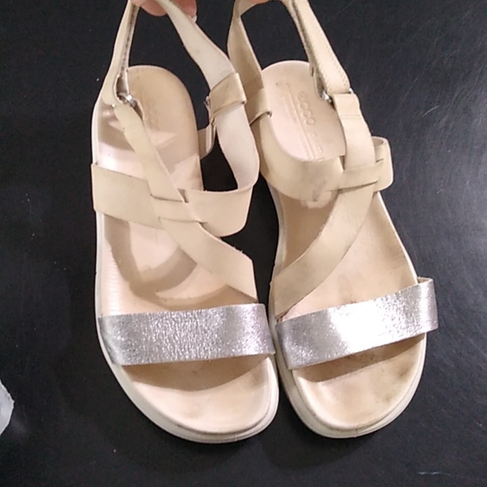 ECCO SIMPIL LEATHER SANDAL VALCRO CLOSURE SIZE 37 CREAM AND SILVER